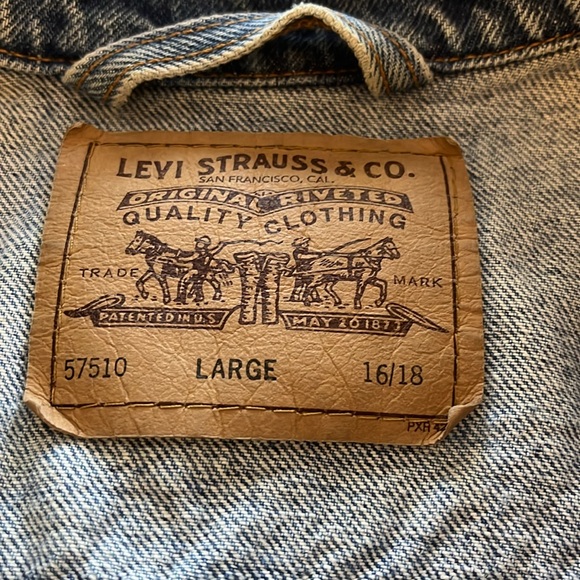 20% OFF BUNDLES! Levi’s Jean Jacket. Blue. Large 16/18 - Picture 3 of 13